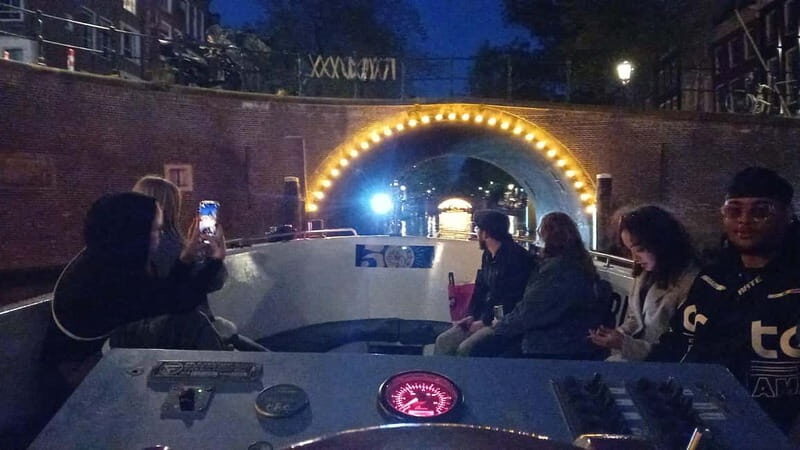 Amsterdam: Friendly 420 Smoking Sunset Cruise - Who Should Book This Tour?