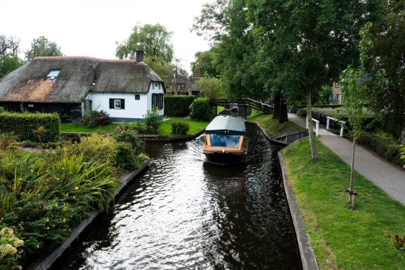 Amsterdam: Giethoorn Day Trip, Boat Tour, and Walking Tour - Who Should Consider This Tour?