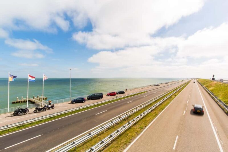 Amsterdam: Giethoorn Tour with Boat Ride & Afsluitdijk Visit - Frequently Asked Questions