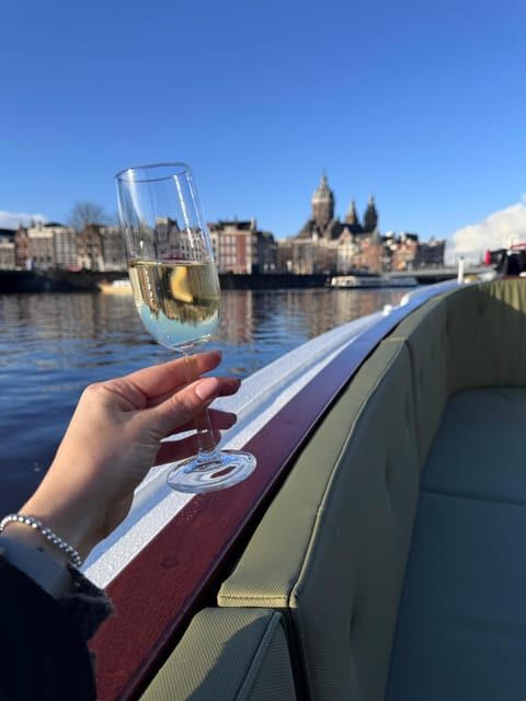 Amsterdam: Historic Boat Cruise with open bar and nibbles - Key Points