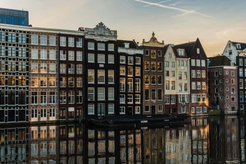 Amsterdam Historical Walk: Golden Age and Colonial Empire - The Significance of the Dutch East India Company and Dutch West India Company