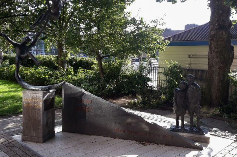 Amsterdam: Life of Anne Frank and Neighborhood Walking Tour - Key Points