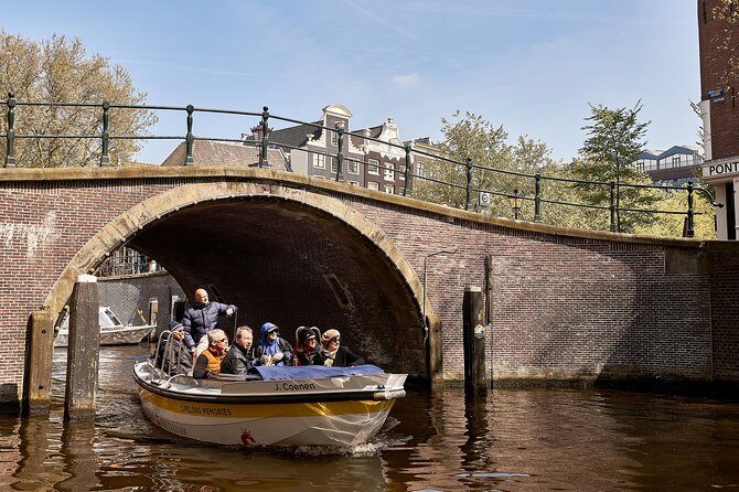 Amsterdam Open Boat Tour with Local Guide - Group Size and Accessibility