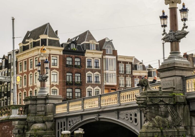 Amsterdam: Private Canal Cruise in German + Unlimited Drinks - FAQ