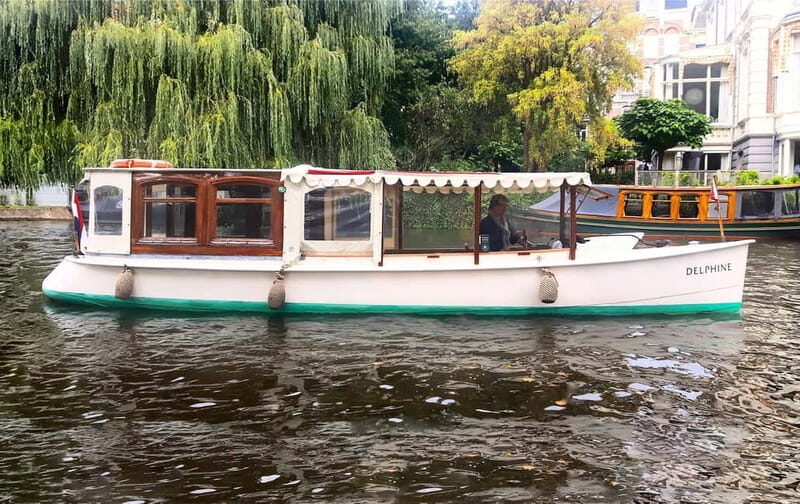 Amsterdam: Private Dinner Cruise with Guide and Wine - Gourmet Meal and Wine Pairing