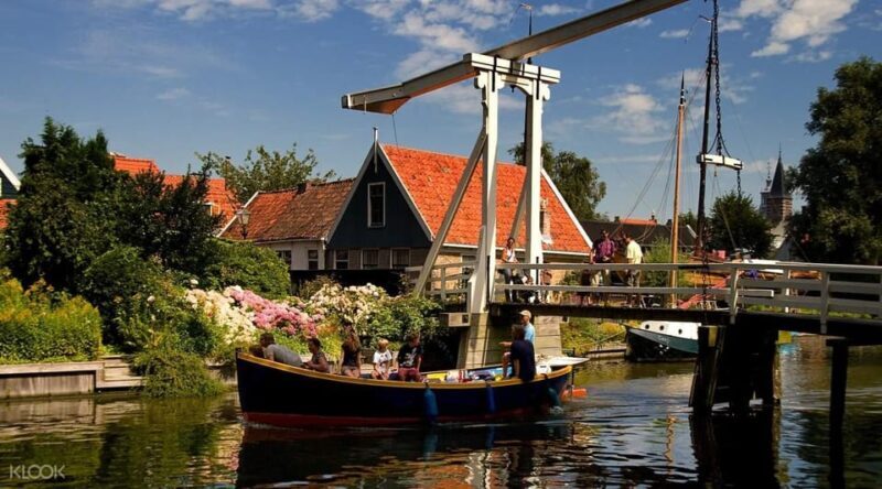 Amsterdam: Private green tour !!! Windmills, castle - The Experience at a Glance