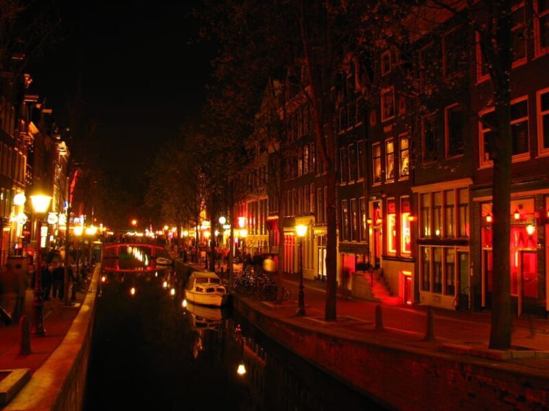 Amsterdam: Private Red Light District Tour in Spanish - Who Should Book This Tour?