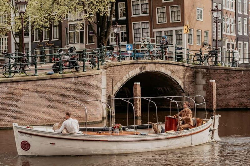 Amsterdam: Private Romantic Canal Cruise w. Prosecco/Snacks - A Close Look at What Makes This Tour Special