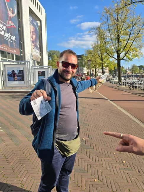 Amsterdam: Private walking tour with Coffee & Anne Frank VR - What Makes This Tour Special & Worthwhile