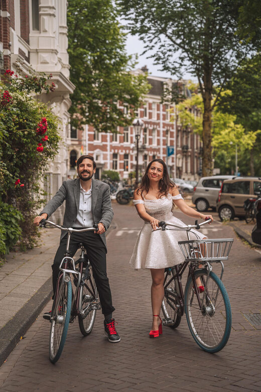 Amsterdam: Professional Photoshoot at the Canals - Key Points