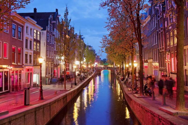 Amsterdam: Red Light District Tour in English or German - Who Is This Tour Best For?
