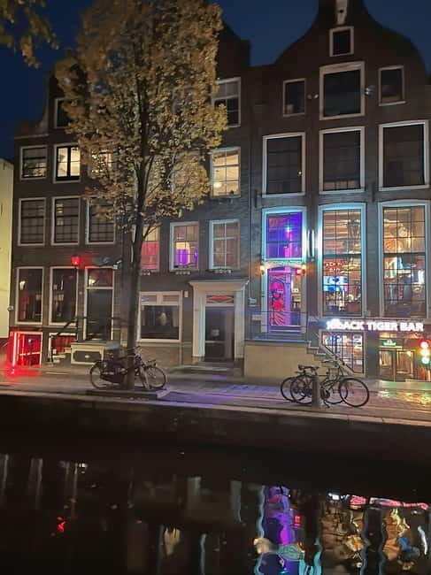 Amsterdam: Red Light District Tour in German/English for groups of 4 or more - Key Points