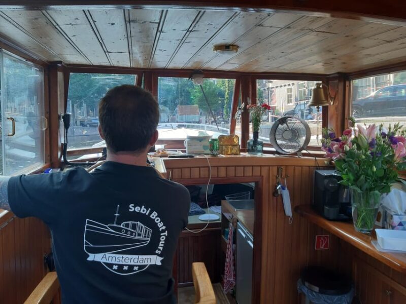 Amsterdam: Small-Group Canal Cruise incl. Drinks and Snacks - Key Points