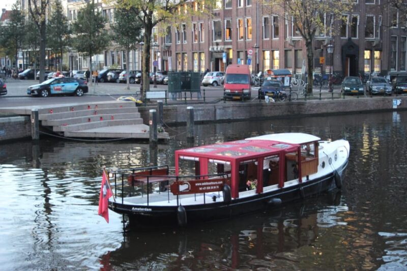 Amsterdam: Small-Group Canal Cruise incl. Drinks and Snacks - Authentic Traveler Insights