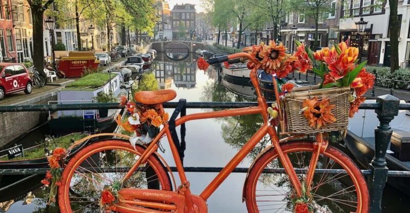 Amsterdam: Small Group Walking Tour with Fun Guide - Exploring Amsterdam with a Small-Group Walking Tour and a Fun Guide