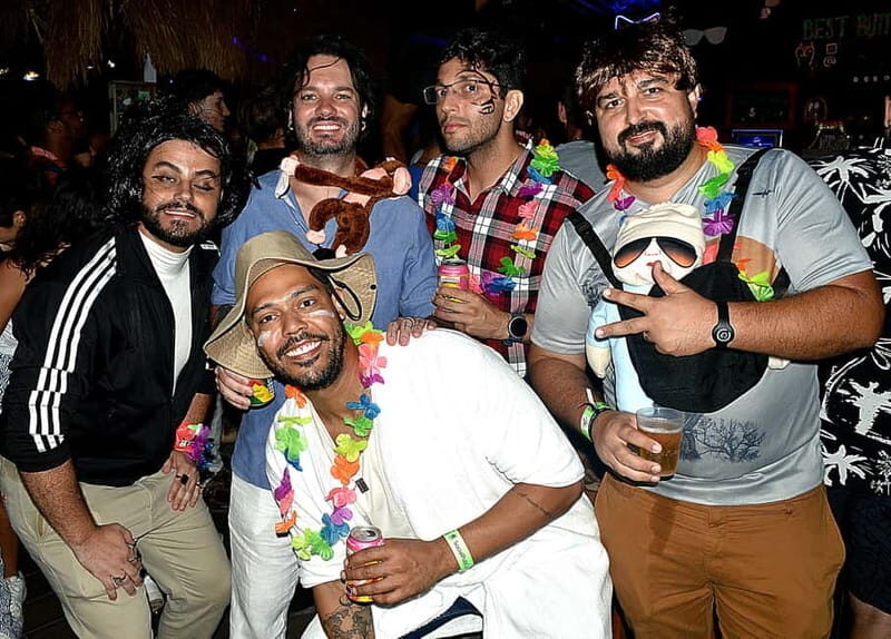 Amsterdam: Social Pubcrawl, Games and get to know eachother - In-Depth Look at the Experience