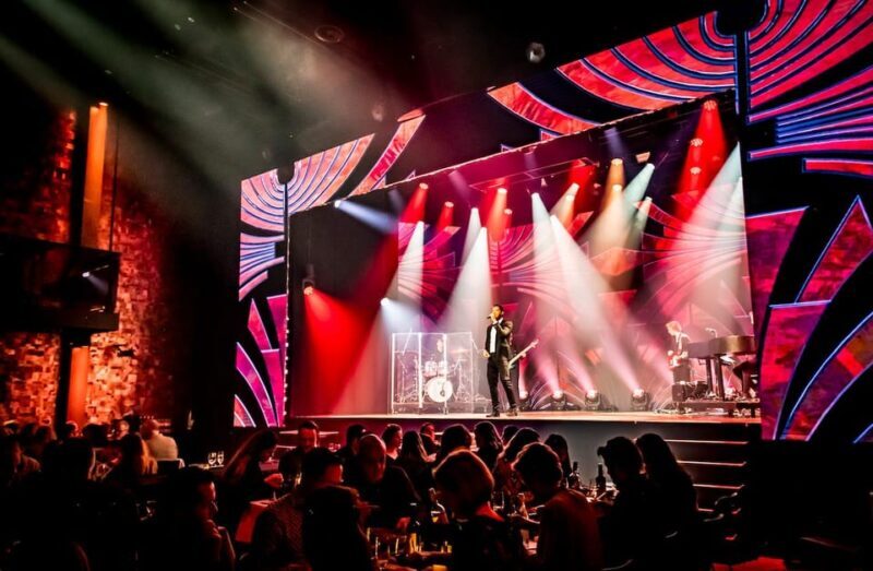 Amsterdam: VEGAS Dinner Show with 3-Course Sharing Menu - The Venue and Logistics: Getting There and Timing