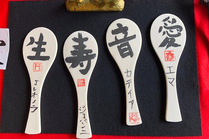 An Amazing set of Cultural experience: Kimono, Tea Ceremony and Calligraphy - Kimono Dressing: A Picture-Perfect Moment