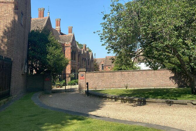 An Audio Guide to Cambridge's Hidden Histories and Rivalries - The Guide and the Authenticity of the Stories