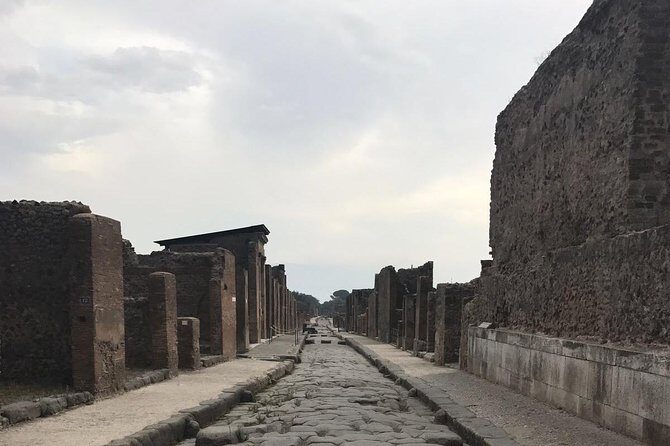 Ancient Pompei in the afternoon - Authenticity and Experience