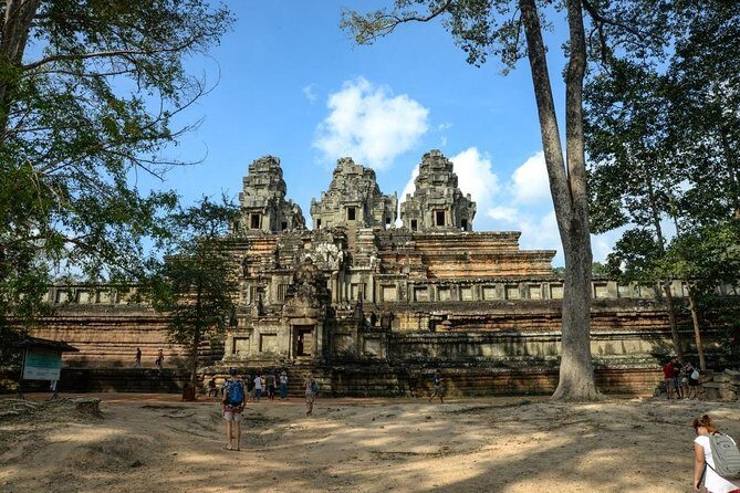 Angkor Wat Day Tours And Sunset - Sunset at Phnom Bakheng