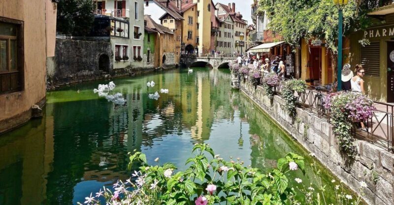 Annecy: Private Guided Tour - Discover "Venice of the Alps" - Overview of the Tour