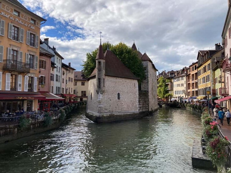 Annecy : Private Guided Tour - The Architectural Kaleidoscope