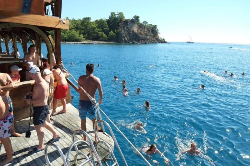 Antalya: Beach & Waterfalls Boat Trip w/ Lunch & Soft Drinks - Navigating the Sea Caves and Coastal Views