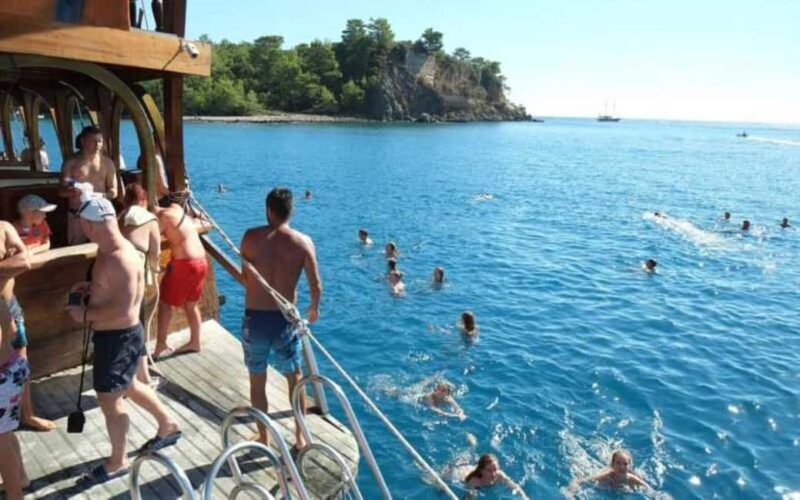 Antalya Boat Tour: Düden Waterfall, Swim & Soft Drinks - Authentic Perspectives from Reviewers