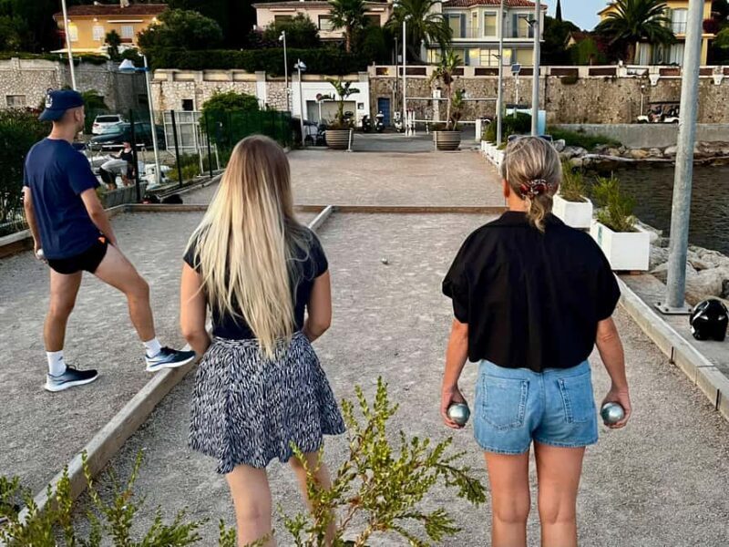 Antibes : Play Pétanque by the sea with a passionate host - Key Points