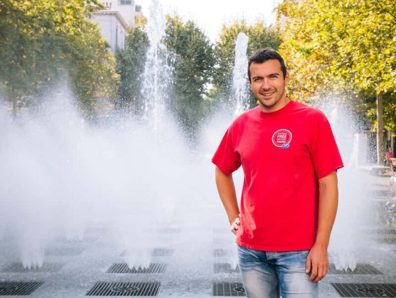 Antibes Walking Tour + little tasting and souvenir - Key Points