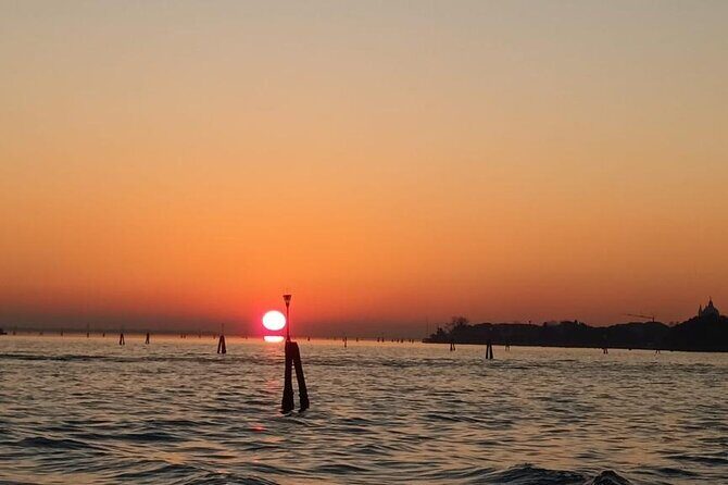 Aperitif at sunset in the Venice lagoon on a private boat. - Who Will Love This Experience?