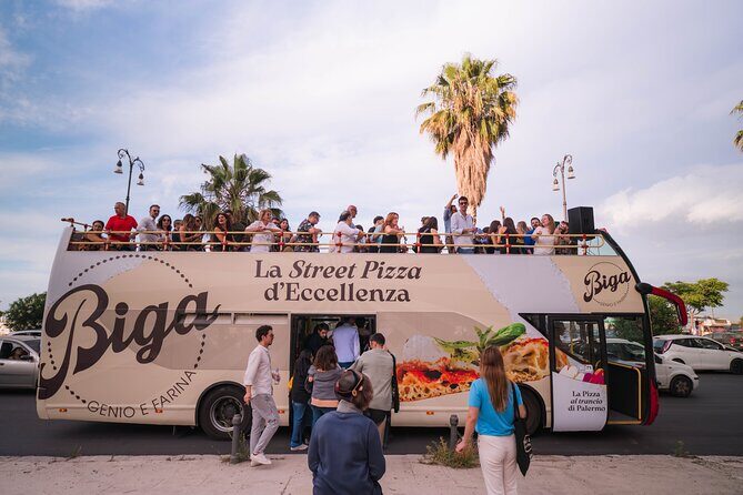 Aperitif on a bus tour around the city of Palermo - Key Points