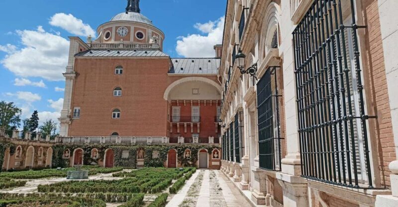 Aranjuez: Royal Palace Guided Tour - Key Points
