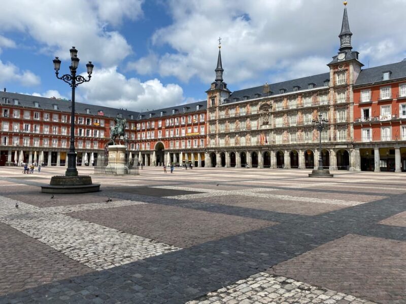 Architecture Tour: Old Historic Madrid with an architect - Walking the Historic Heart: From Royal Theatre to Plaza Mayor