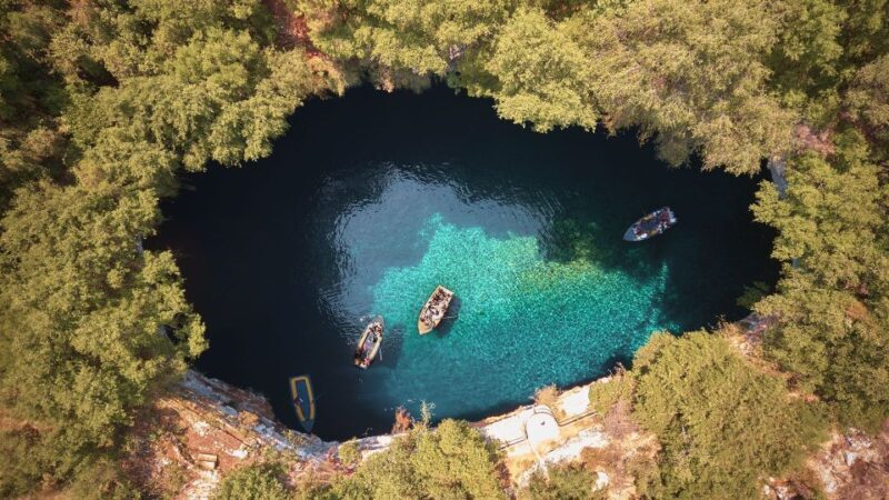 Argostoli: Melissani & Drogarati Cave Tour with Wine Tasting - A deep dive into this Kefalonia adventure
