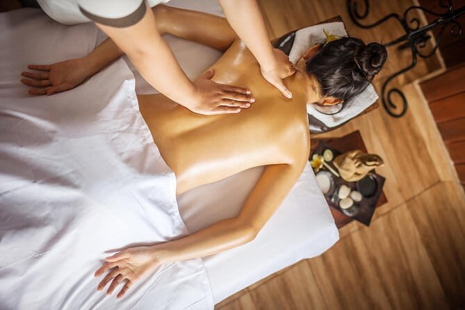 Aromatherapy Facial Massage - Who Will Love This?