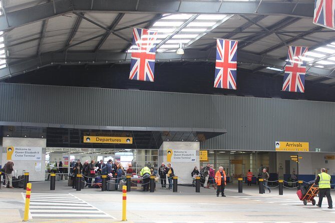 Arrival or Departure Private Transfer: Gatwick Airport to Southampton Cruise Port - Key Points