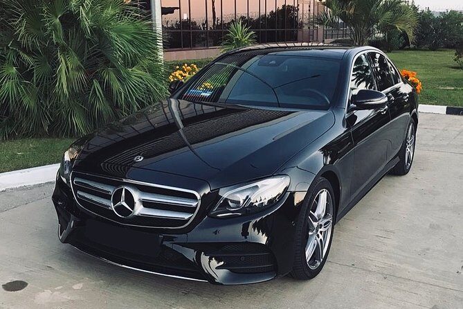 Arrival Private Transfer: Airport LAX to Los Angeles in Business Car - A Closer Look at the Transfer Experience