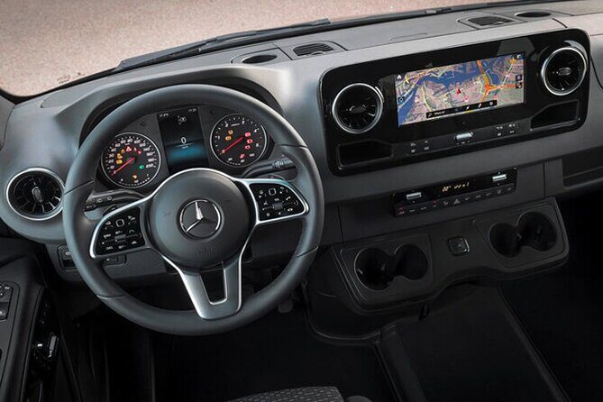 Arrival Private Transfer Amsterdam Airport to Amsterdam City Center by Minibus - Key Points