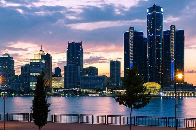 Arrival Private Transfer: Detroit Airport DTW to Detroit in Luxury SUV - The Value Proposition