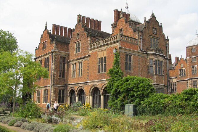 Arrival Private Transfers from Airport BHX to Birmingham in Business Car - A Close Look at the Experience