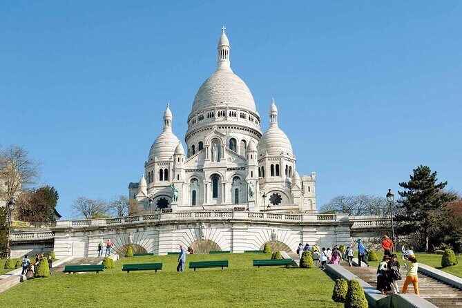 Arrival Transfer from Paris Airport CDG to Paris in Private Van - A Closer Look at the Experience