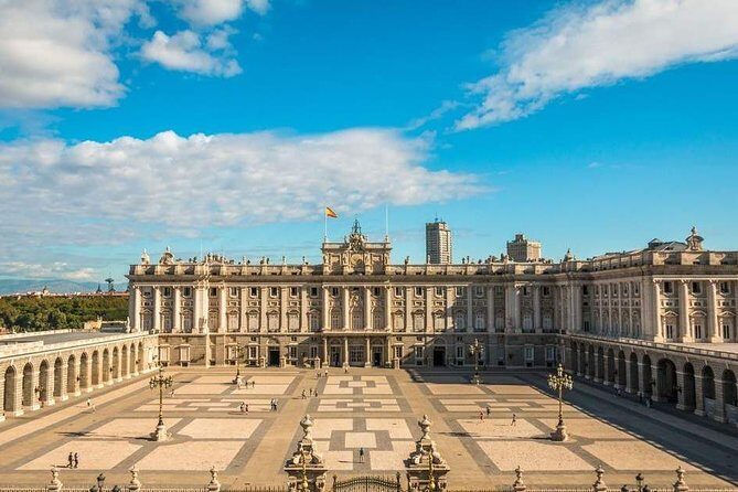 Arrival Transfer: Madrid Airport MAD to Madrid in Luxury Van - FAQs