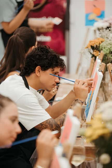 Art and Wine Lab painting experience in Venice and Milano - Who Would Love This Experience?