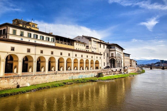 Art Florence: Uffizi Gallery Skip the line with Expert Insights - Exploring the Uffizi Gallery with a Guided Group