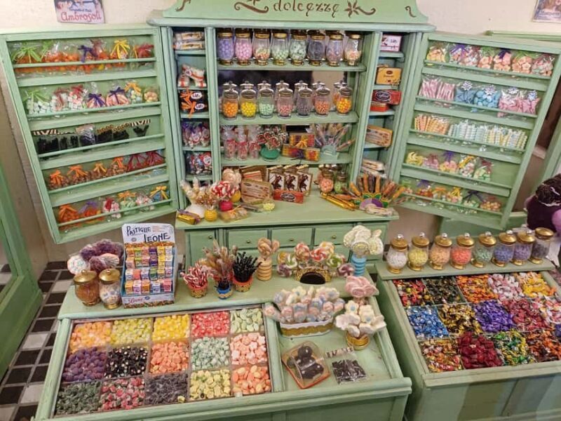 Artistic nativity scene in Vezzolano - Key Points