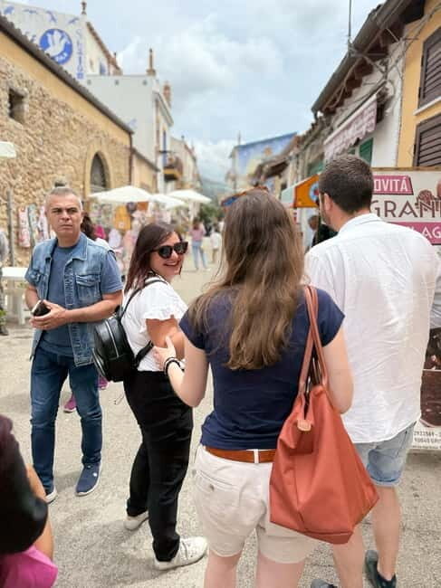 Artistic walk in Borgo Parrini with traditional tasting - Who Should Consider This Tour?