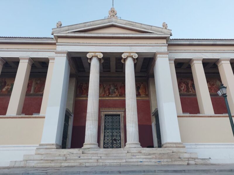 Athens: City Highlights Nighttime Walking Tour in Spanish - The Sum Up