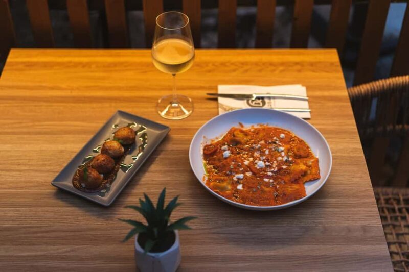 Athens: Mediterranean Food & Cocktails at Stylish Barbaro - The Experience and Interaction